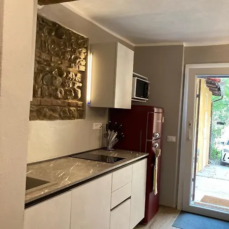 Delica Bed & Breakfast 3*